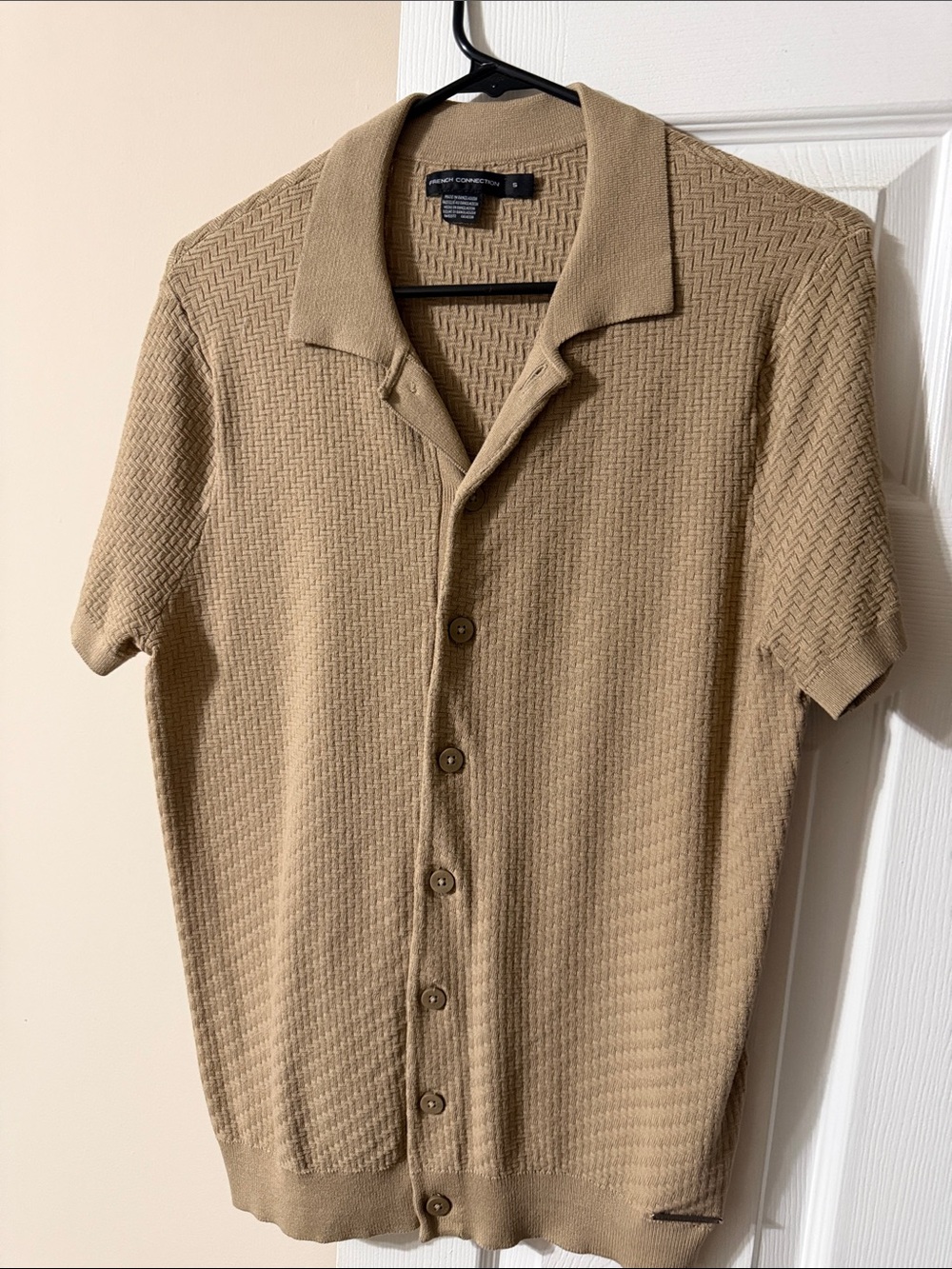 Banana Republic Men’s Tan Short-Sleeve Knit Button-Down Shirt